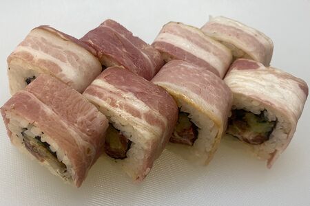 Ролл с беконом