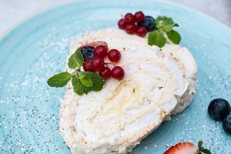 Меренговый рулет