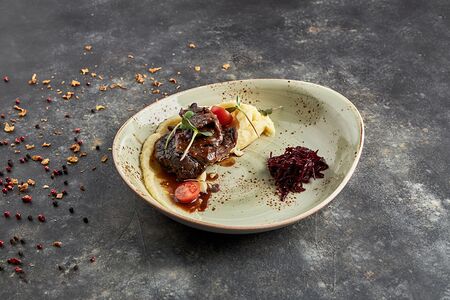 Щёчки Бычков (фермерские) с картофельным пюре