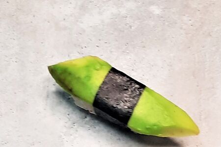 Суши авокадо