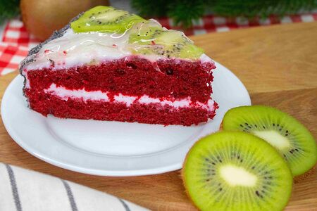 Пирог бисквитный с киви