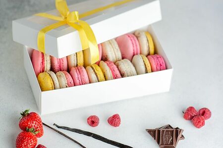 Набор макаронс фруктово-шоколадный