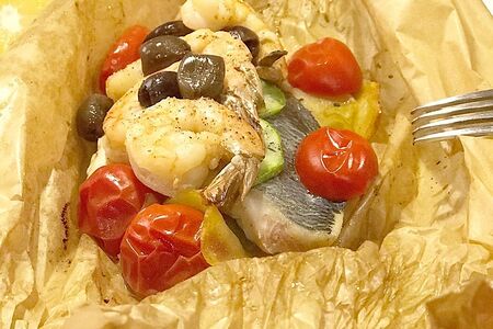 Дорадо с картофелем в пергаменте