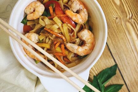 Вок с креветками