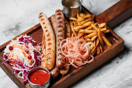 Ассорти жареных колбасок гриль собственного производства