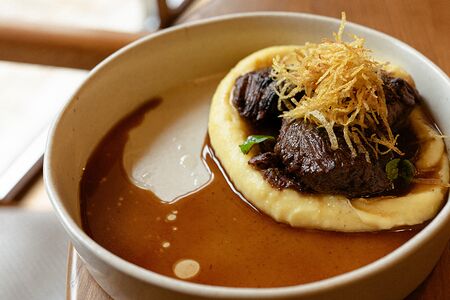 Говяжьи щечки с картофельным пюре