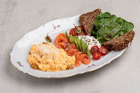 Большой скрэмбл Nomad с лососем