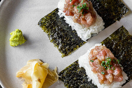 Открытый ролл с тунцом торо