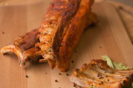 Ребра свиные запеченные с картофелем по-деревенски