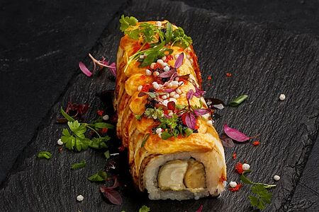 Горячий ролл с угрем