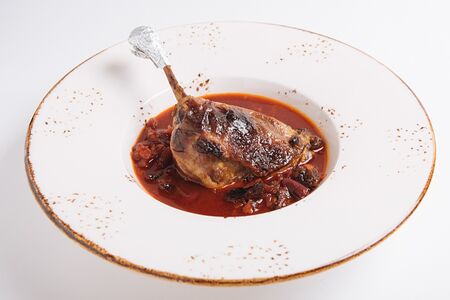 Домашний борщ с дикой уткой и фасолью