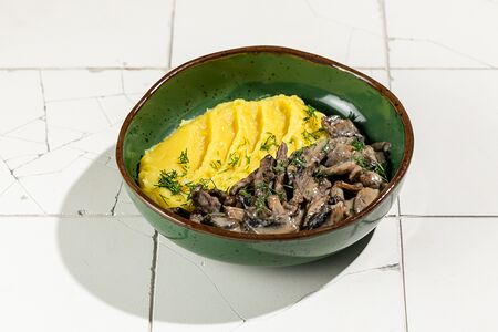 Бефстроганов с картофельным пюре