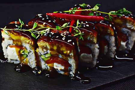 Ролл Золотой дракон