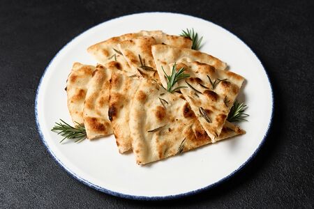 Фокачча с гаудой и розмарином