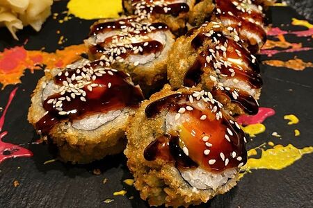 Горячий ролл в темпуре с лососем Hot