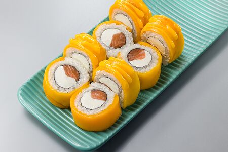 Манго с лососем