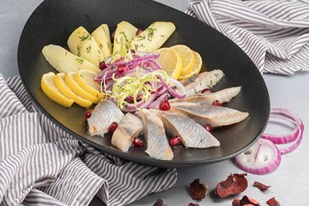 Сельдь с отварным картофелем