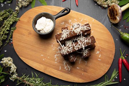 Гренки чесночные