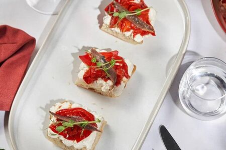 Перцы пикильо с анчоусами