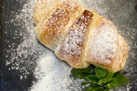 Круассан с шоколадом