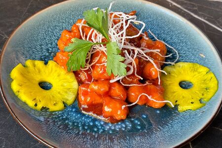 Курица с ананасами в кисло-сладком соусе