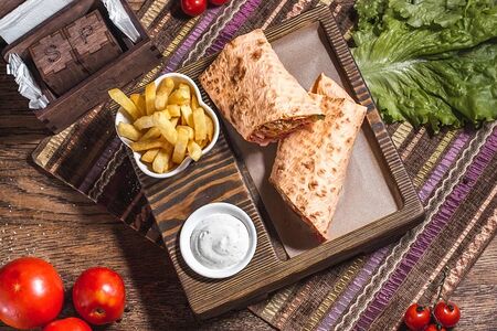 BBQ Шаверма с говяжьей грудинкой на гриле в лаваше