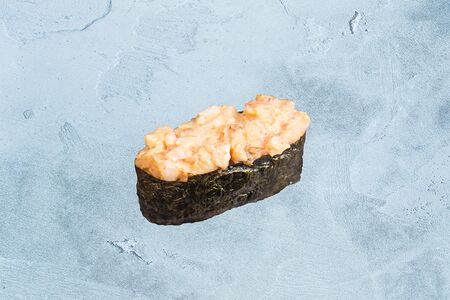 Гункан с острой креветкой