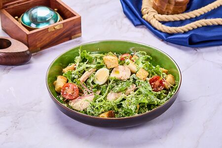 Салат Цезарь с курицей