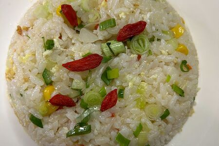 Жареный рис с яйцом