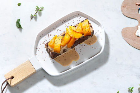 Сметанник с манго и вареной сгущенкой