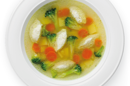 Суп с куриными кнелями и овощами