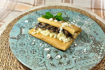 Блинчик с грибами и сыром