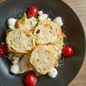 Цезарь с курицей