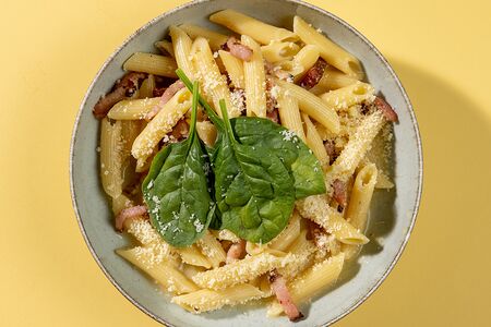 Пенне с беконом