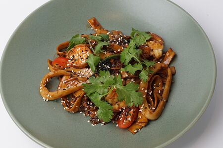 Пьяная лапша с морепродуктами