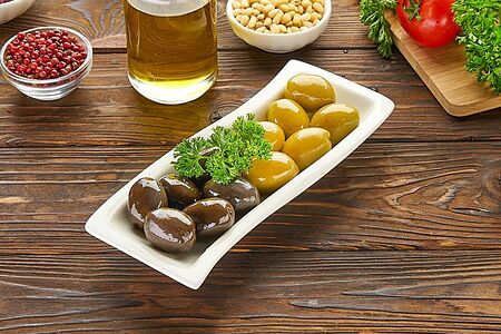 Маслины и оливки