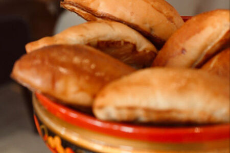 Пирожок с картофелем и грибами