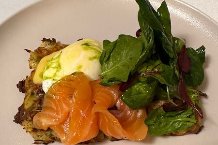 Вафельный драник с лососем