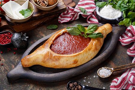 Хачапури по-аджарски с томатом