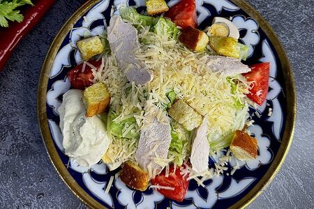 Салат Цезарь с курицей