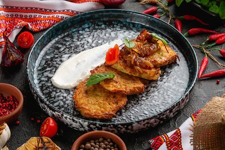 Деруны со шкварками