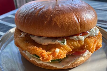 Бургер с хрустящим цыпленком