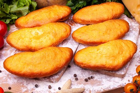 Пирожок с картошкой жареный