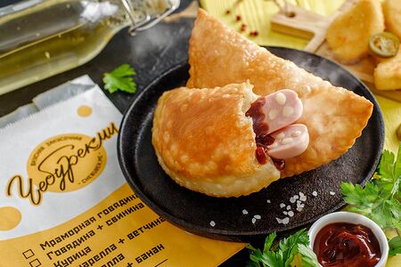 Чебурек с баварскими сосисками