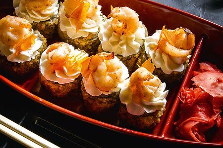 Ролл цезарь с креветкой