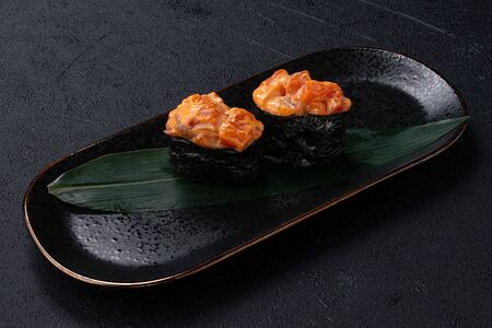 Гункан с гребешком