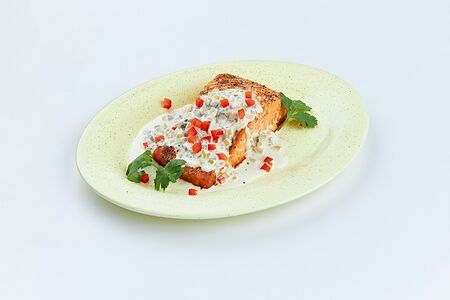 Стейк из рыбы с грибным соусом