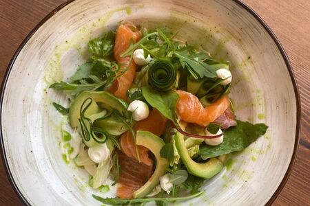 Салат с сёмгой и авокадо