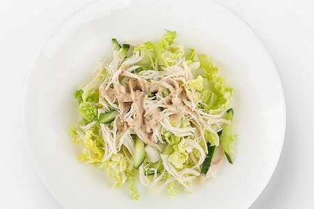 Салат с курицей и кунжутным соусом
