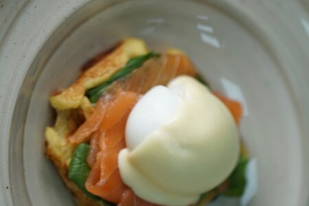 Бенедикт на картофельной вафле с лососем